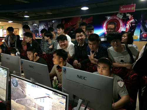 而另一边 而另一边