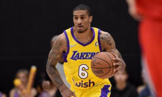 NBA常规赛现场混乱，7名球员被罚离场！.