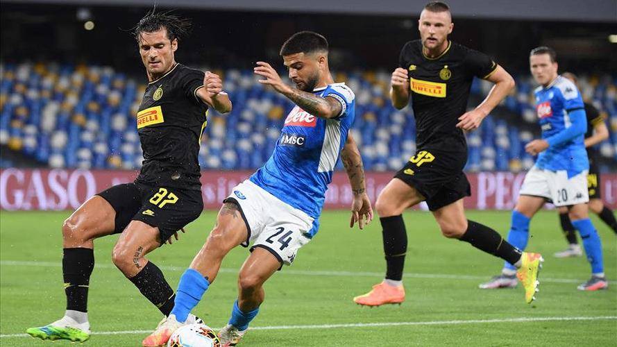 足坛一夜动态：爆冷！利物浦热刺止步32强 巴萨大胜落后皇马2分